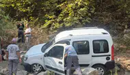 Alanya'da direksiyon hakimiyetini kaybeden sürücü şarampole uçtu