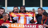 Rafael Leao İstanbul'da! Sarı-kırmızılı taraftarlar havalimanında coştu