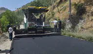 Hakkari'nin köy yollarına sıcak asfalt geliyor