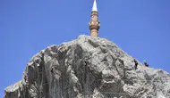 Sivas'ın doğal anıtı taş düşmelerine karşı çelik ağlarla kaplandı