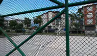 Bolu'da parktaki voleybol direği oyun oynayan çocuğun üzerine devrildi