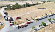 Tomarza çiftçisi hasat ettiği buğdayı Toprak Mahsulleri Ofisi’ne teslim ediyor