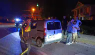 Gece yarısı direksiyon hakimiyeti kayboldu, kaldırıma çarptı