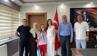 Şampiyon Zeynep başarısını İlçe Milli Eğitim’e taşıdı