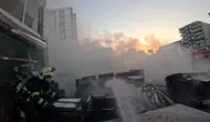 Diyarbakır'da dükkan önündeki yangın kask kamerasından izlendi