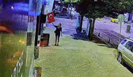 Muğla'da Türk bayrağını yakmak isteyen kadın gözaltına alındı