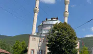 Amasya'da köy camisinin hoparlöründen Zeki Müren şarkıları yükseldi
