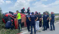 Yangına yetişmeye çalışan itfaiye aracı devrildi