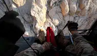 Aladağlar’da mahsur kalan İngiliz dağcıyı Türk askeri kurtardı