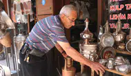Bolu'nun son kalay ustası mesleğinin bittiğini söylüyor