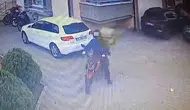 Sakarya’da kurye motosikletini elini kolunu sallayarak çaldı
