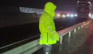 Sakaltutan Geçidi'nde korku dolu anlar Çamur deryasına dönen yolda mahsur kaldılar
