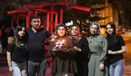 Sivaslı Esra’ya mahalle muhtarından unutulmaz doğum günü sürprizi