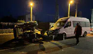 Şuhut yolunda traktör ve minibüs çarpıştı