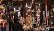 Kavurucu sıcağa rağmen Bakırcılar Çarşısı turist akınına uğruyor