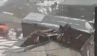 Çıldır'da akşam karanlığında dolu ve fırtına dehşeti Çatılar uçtu, evler su altında
