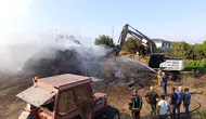 Gönen'de alevler çiftliğe sıçradı, 90 ton saman küle döndü