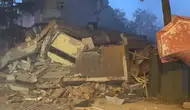 Bahçelievler’de boş bina büyük bir gürültüyle çöktü