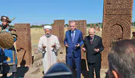 Erdoğan Ahlat'ta tarihi mezarlıkta dua etti, kabine toplanacak