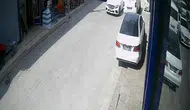 Konya’da lüks araçlı hırsızlar minibüsteki 1 milyon lirayı saniyeler içinde çaldı