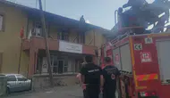 Çatıdaki tehlikeli mesai: İtfaiye ekipleri zamanla yarıştı