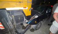 Direksiyon hakimiyetini kaybetti, park halindeki vince arkadan çarptı