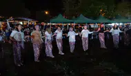 Bilecik Kınık köyünde kadınlar şalvarlarını giyip meydanı şenlik alanına çevirdi