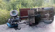 Kastamonu İnebolu yolunda tarım aracı devrildi