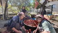 Domatesler kazanda, komşuluk hâlâ sıcak