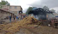Havza'da ambar yangını 7 ton buğday ve 350 balya saman kül oldu
