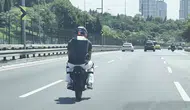 Üsküdar trafiğinde tek tekerli scooter ile can pazarı