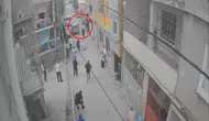 Adana'da aile kavgasında direksiyonu kalabalığın üzerine kırdı