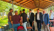 Demirözü Kaymakamı Ahat belde esnafı ve öğrencilerle buluştu