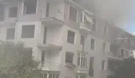 Maltepe'de boş binanın çatısı alevlere teslim oldu