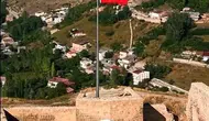 Bayburt Kalesi’nde yeni bayrak dalgalanmaya başladı