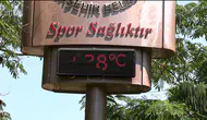 Adana’da kavurucu sıcaklar hayatı durma noktasına getirdi