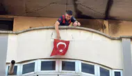 Turgutlu’da çatı yangını Dumandan etkilenen 2 çocuk hastaneye kaldırıldı