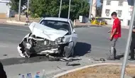 Elazığ Kavşağında Feci Çarpışma Otomobil ile Transit Kafa Kafaya Geldi, 2 Yaralı Hastaneye Kaldırıldı