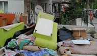 Eskişehir’de kaldırımları işgal eden mobilyalar yürümeyi imkansız kılıyor