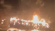 Kuzey Marmara Otoyolu üzerinde saman yüklü tır alevler içinde kaldı