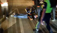 İnegöl'de gece yarısı dehşeti: Kavşakta çarpışan motosikletten savruldular