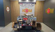Apartman dairesinde kaçak üretim merkezi: Binlerce sigara ele geçirildi