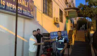 Reyhanlı'da apartman girişindeki hırsızlık kameraya yakalandı
