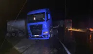 Bolu'da gece yarısı dehşeti: İki tırın çarpıştığı kazada sürücüler ölümden döndü