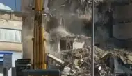 Kuşadası'nda kentsel dönüşüm yıkımı korkuttu: 5 katlı bina saniyeler içinde yerle bir oldu