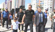 Minik Çınar'ın ilk okul günü: Emniyet Müdürü Aydın şehit emanetini yalnız bırakmadı