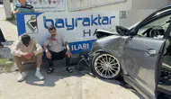 Samsun'da dehşet anları: Kontrolden çıkan otomobil bahçe duvarına çarparak durabildi