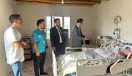 Cizre'de beyaz önlüklülerin vefa ziyareti: Hastaların kapısını çaldılar