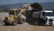 Dursunbey'de tozlu yollar tarih oluyor: Mahalle sakinlerinin yüzü gülüyor