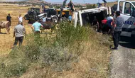 Kırşehir yolunda korkutan kaza: Hayvan taşıyan tır devrildi